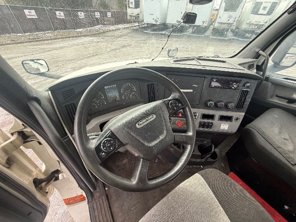 Day Cab Tractor-Heavy Duty Tractors-Freightliner-2019-T12664ST-Oakwood Village-OH-544,334\n\t\tmiles-$ 33,000 - Image 11