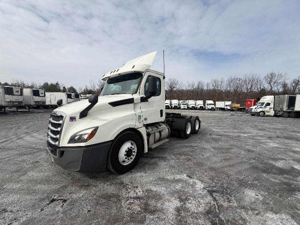 Day Cab Tractor-Heavy Duty Tractors-Freightliner-2019-T12664ST-Oakwood Village-OH-544,334\n\t\tmiles-$ 33,000 - Image 3