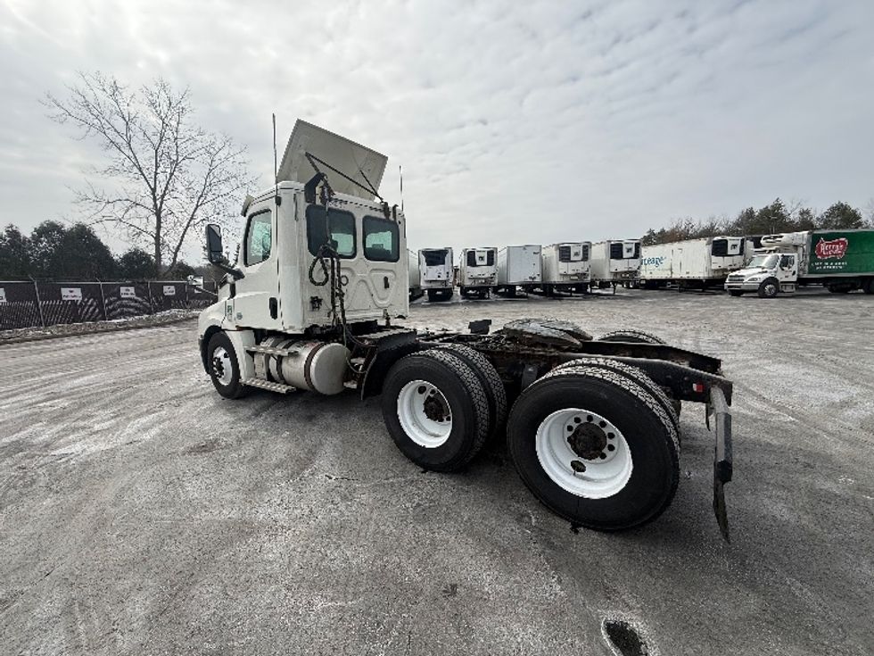 Day Cab Tractor-Heavy Duty Tractors-Freightliner-2019-T12664ST-Oakwood Village-OH-544,334\n\t\tmiles-$ 33,000 - Image 5