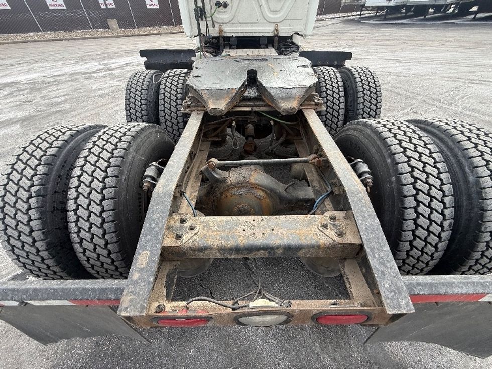 Day Cab Tractor-Heavy Duty Tractors-Freightliner-2019-T12664ST-Oakwood Village-OH-544,334\n\t\tmiles-$ 33,000 - Image 6