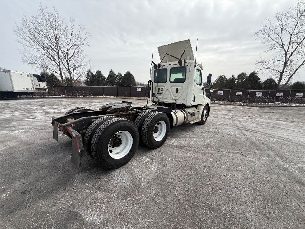 Day Cab Tractor-Heavy Duty Tractors-Freightliner-2019-T12664ST-Oakwood Village-OH-544,334\n\t\tmiles-$ 33,000 - Image 7
