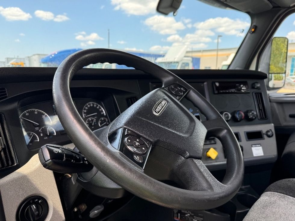 Day Cab Tractor-Heavy Duty Tractors-Freightliner-2019-T12664ST-Obetz-OH-290,356\n\t\tmiles-$ 63,000 - Image 10