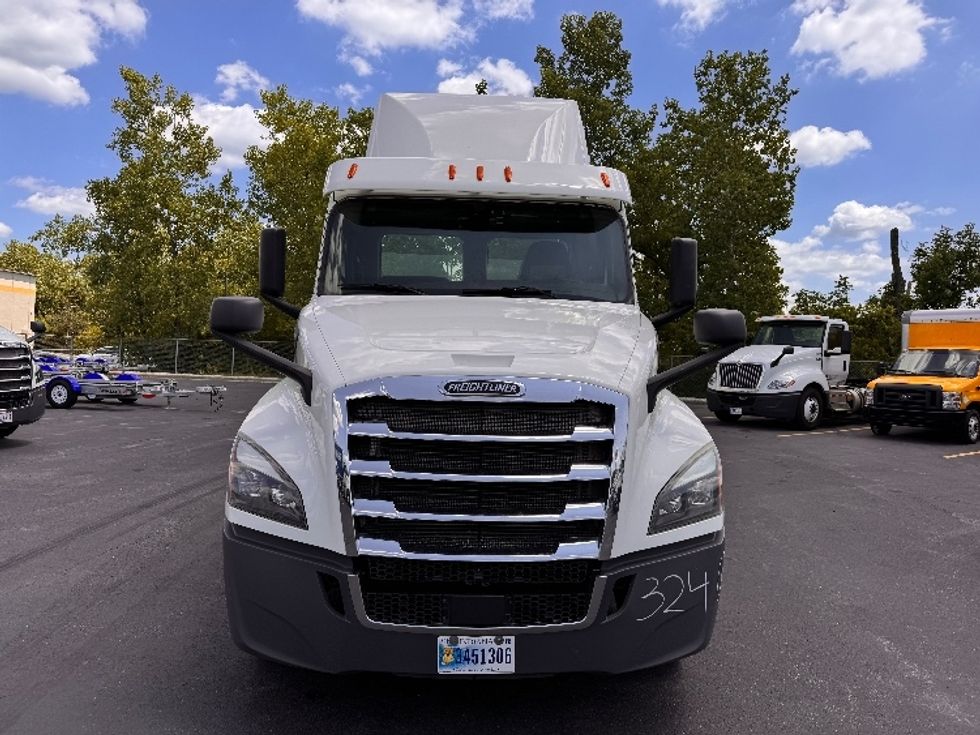 Day Cab Tractor-Heavy Duty Tractors-Freightliner-2019-T12664ST-Obetz-OH-290,356\n\t\tmiles-$ 63,000 - Image 2