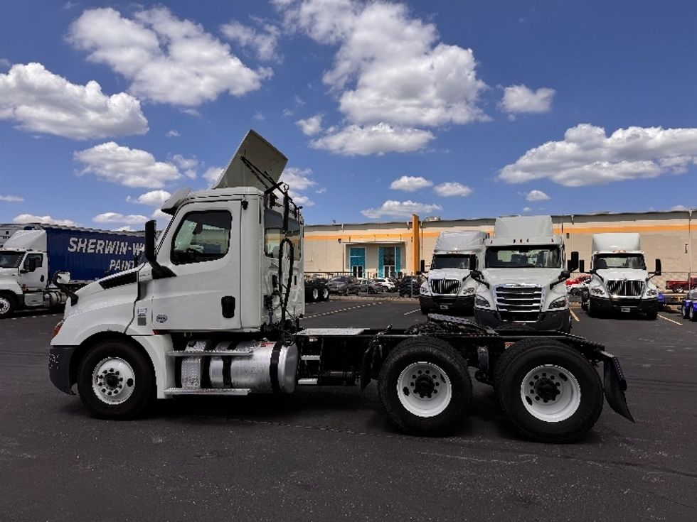 Day Cab Tractor-Heavy Duty Tractors-Freightliner-2019-T12664ST-Obetz-OH-290,356\n\t\tmiles-$ 63,000 - Image 4