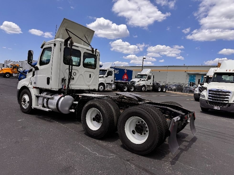 Day Cab Tractor-Heavy Duty Tractors-Freightliner-2019-T12664ST-Obetz-OH-290,356\n\t\tmiles-$ 63,000 - Image 5