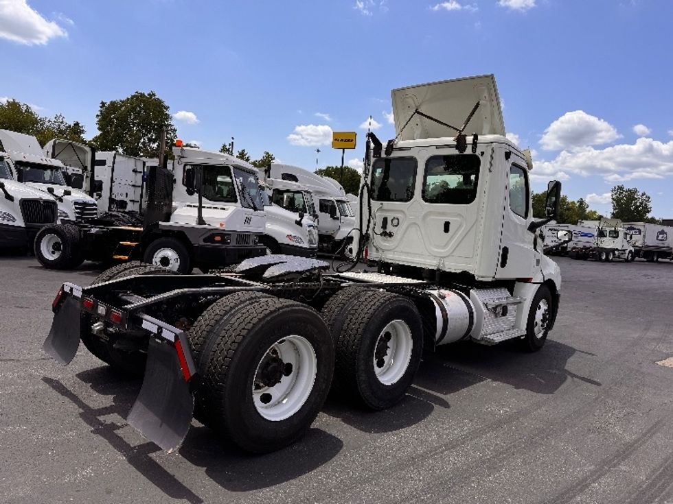 Day Cab Tractor-Heavy Duty Tractors-Freightliner-2019-T12664ST-Obetz-OH-290,356\n\t\tmiles-$ 63,000 - Image 7