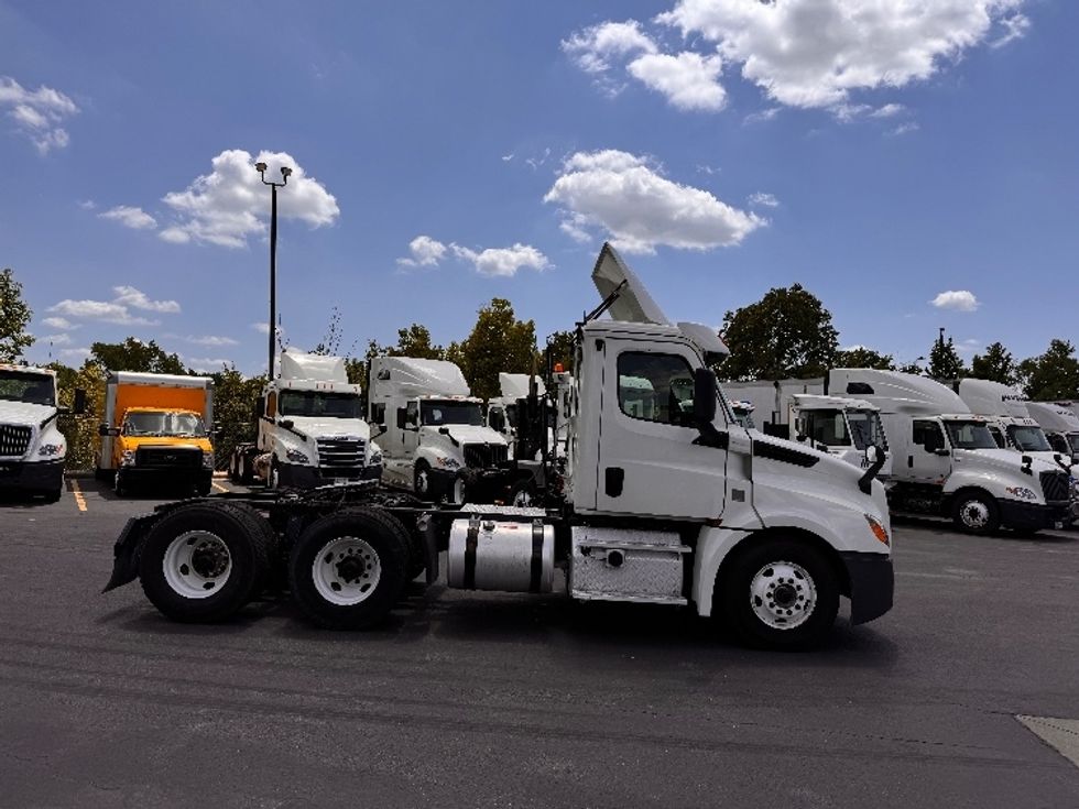 Day Cab Tractor-Heavy Duty Tractors-Freightliner-2019-T12664ST-Obetz-OH-290,356\n\t\tmiles-$ 63,000 - Image 8