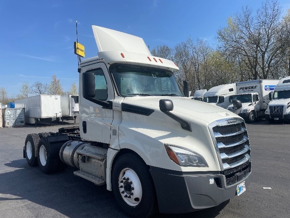 Day Cab Tractor-Heavy Duty Tractors-Freightliner-2019-T12664ST-Obetz-OH-398,764\n\t\tmiles-$ 46,000 - Image 1