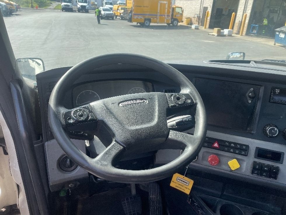 Day Cab Tractor-Heavy Duty Tractors-Freightliner-2019-T12664ST-Obetz-OH-398,764\n\t\tmiles-$ 46,000 - Image 10