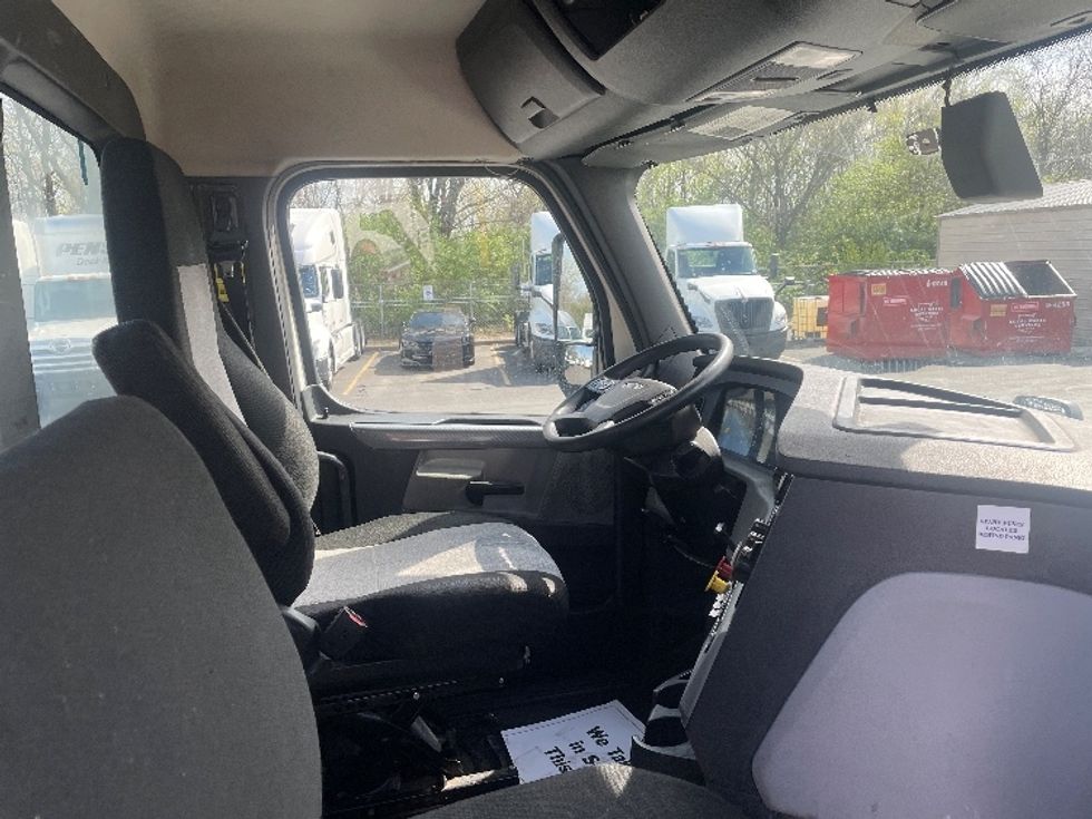 Day Cab Tractor-Heavy Duty Tractors-Freightliner-2019-T12664ST-Obetz-OH-398,764\n\t\tmiles-$ 46,000 - Image 13