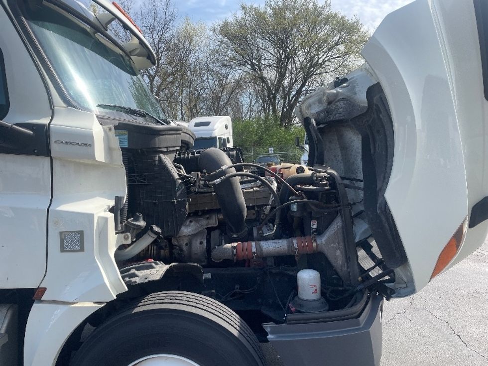 Day Cab Tractor-Heavy Duty Tractors-Freightliner-2019-T12664ST-Obetz-OH-398,764\n\t\tmiles-$ 46,000 - Image 14