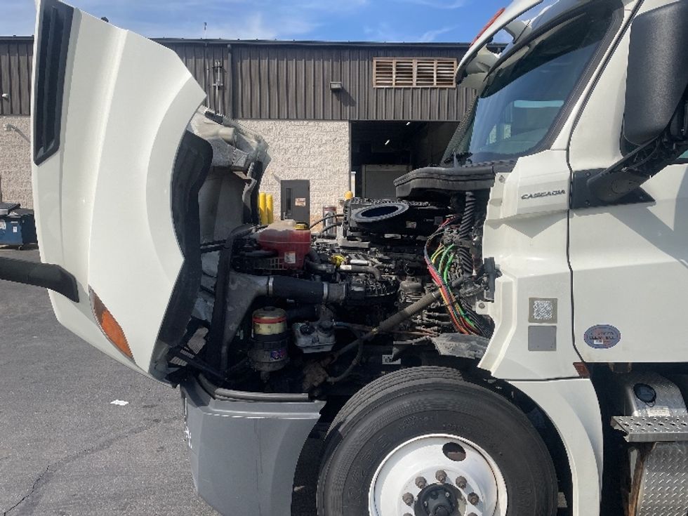 Day Cab Tractor-Heavy Duty Tractors-Freightliner-2019-T12664ST-Obetz-OH-398,764\n\t\tmiles-$ 46,000 - Image 15