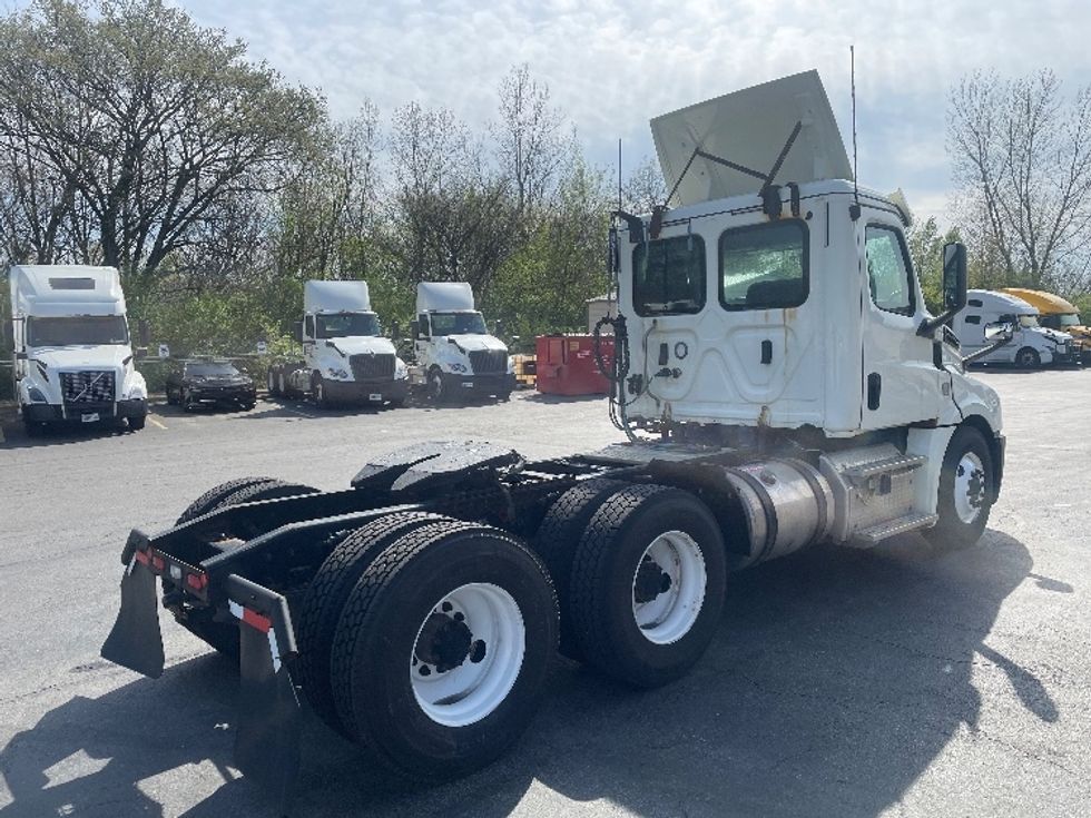 Day Cab Tractor-Heavy Duty Tractors-Freightliner-2019-T12664ST-Obetz-OH-398,764\n\t\tmiles-$ 46,000 - Image 6