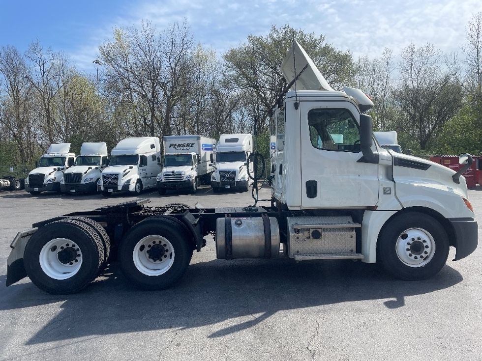 Day Cab Tractor-Heavy Duty Tractors-Freightliner-2019-T12664ST-Obetz-OH-398,764\n\t\tmiles-$ 46,000 - Image 7