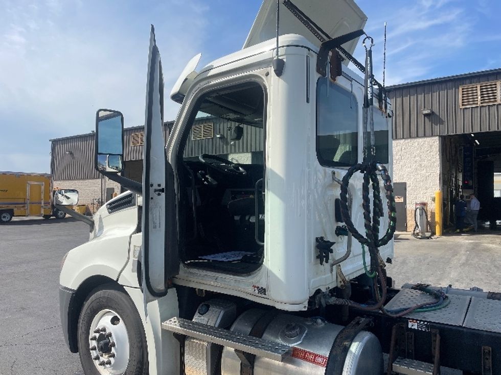 Day Cab Tractor-Heavy Duty Tractors-Freightliner-2019-T12664ST-Obetz-OH-398,764\n\t\tmiles-$ 46,000 - Image 8