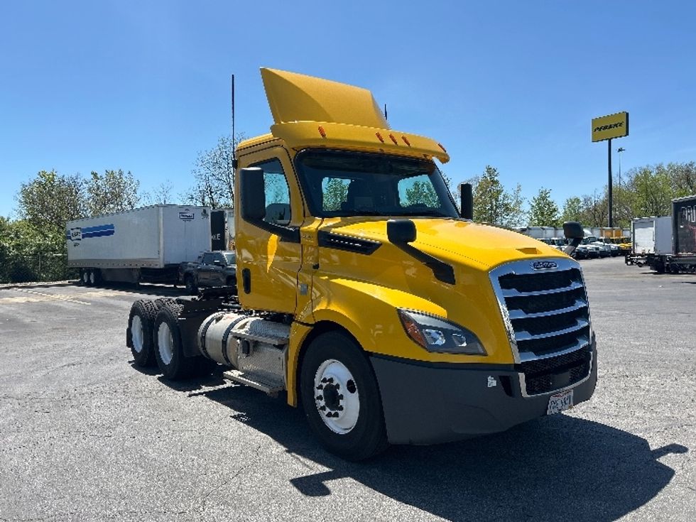 Day Cab Tractor-Heavy Duty Tractors-Freightliner-2019-T12664ST-Obetz-OH-423,307\n\t\tmiles-$ 41,000 - Image 1