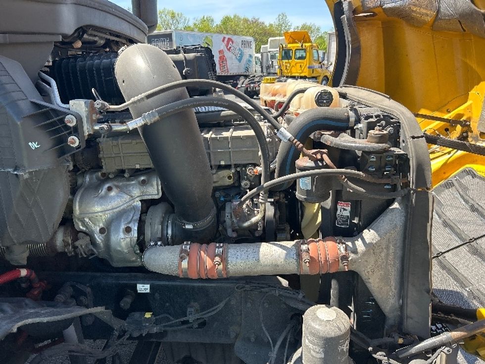 Day Cab Tractor-Heavy Duty Tractors-Freightliner-2019-T12664ST-Obetz-OH-423,307\n\t\tmiles-$ 41,000 - Image 15