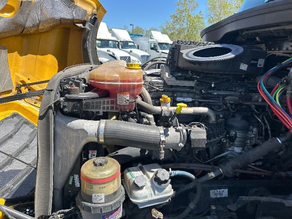 Day Cab Tractor-Heavy Duty Tractors-Freightliner-2019-T12664ST-Obetz-OH-423,307\n\t\tmiles-$ 41,000 - Image 16