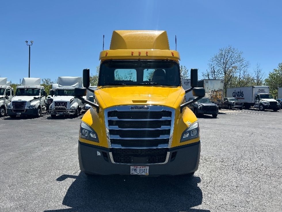 Day Cab Tractor-Heavy Duty Tractors-Freightliner-2019-T12664ST-Obetz-OH-423,307\n\t\tmiles-$ 41,000 - Image 2