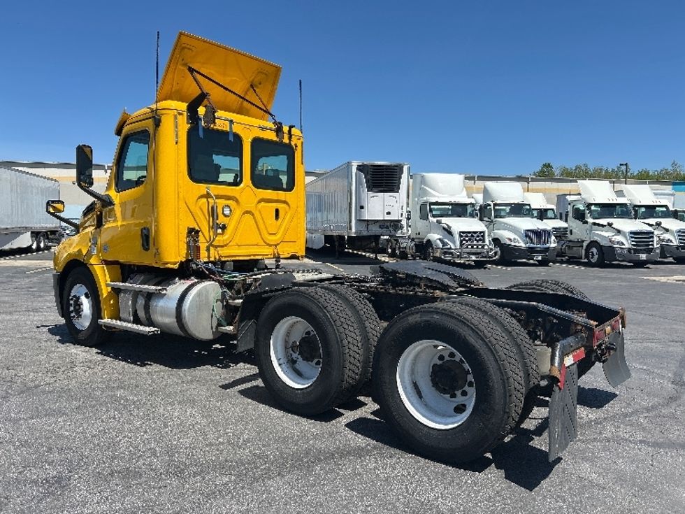 Day Cab Tractor-Heavy Duty Tractors-Freightliner-2019-T12664ST-Obetz-OH-423,307\n\t\tmiles-$ 41,000 - Image 5