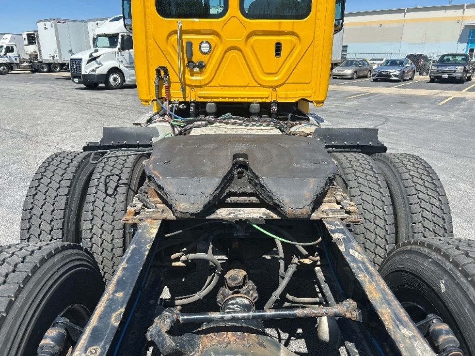 Day Cab Tractor-Heavy Duty Tractors-Freightliner-2019-T12664ST-Obetz-OH-423,307\n\t\tmiles-$ 41,000 - Image 6