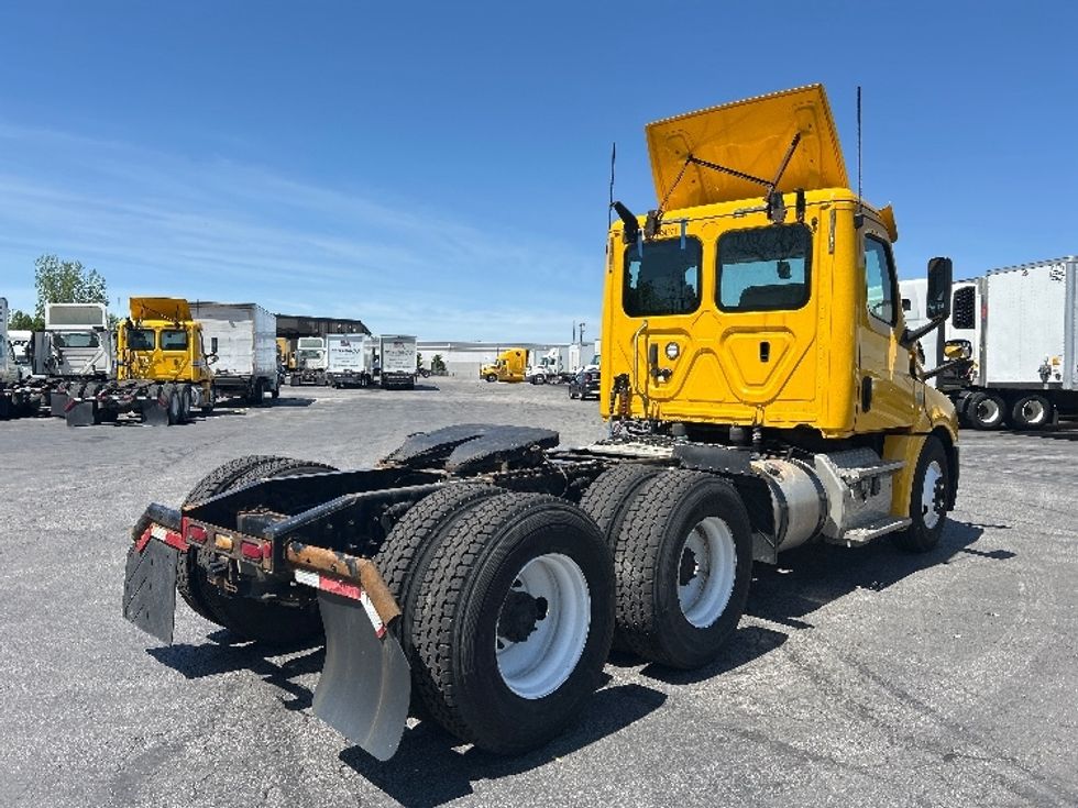 Day Cab Tractor-Heavy Duty Tractors-Freightliner-2019-T12664ST-Obetz-OH-423,307\n\t\tmiles-$ 41,000 - Image 7