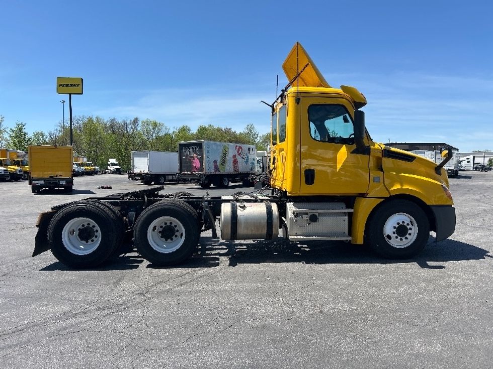 Day Cab Tractor-Heavy Duty Tractors-Freightliner-2019-T12664ST-Obetz-OH-423,307\n\t\tmiles-$ 41,000 - Image 8