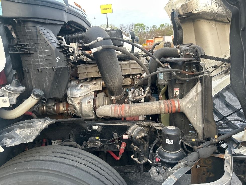 Day Cab Tractor-Heavy Duty Tractors-Freightliner-2019-T12664ST-Obetz-OH-647,329\n\t\tmiles-$ 27,250 - Image 15