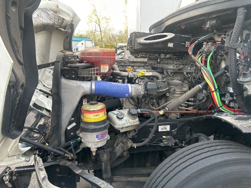 Day Cab Tractor-Heavy Duty Tractors-Freightliner-2019-T12664ST-Obetz-OH-647,329\n\t\tmiles-$ 27,250 - Image 16