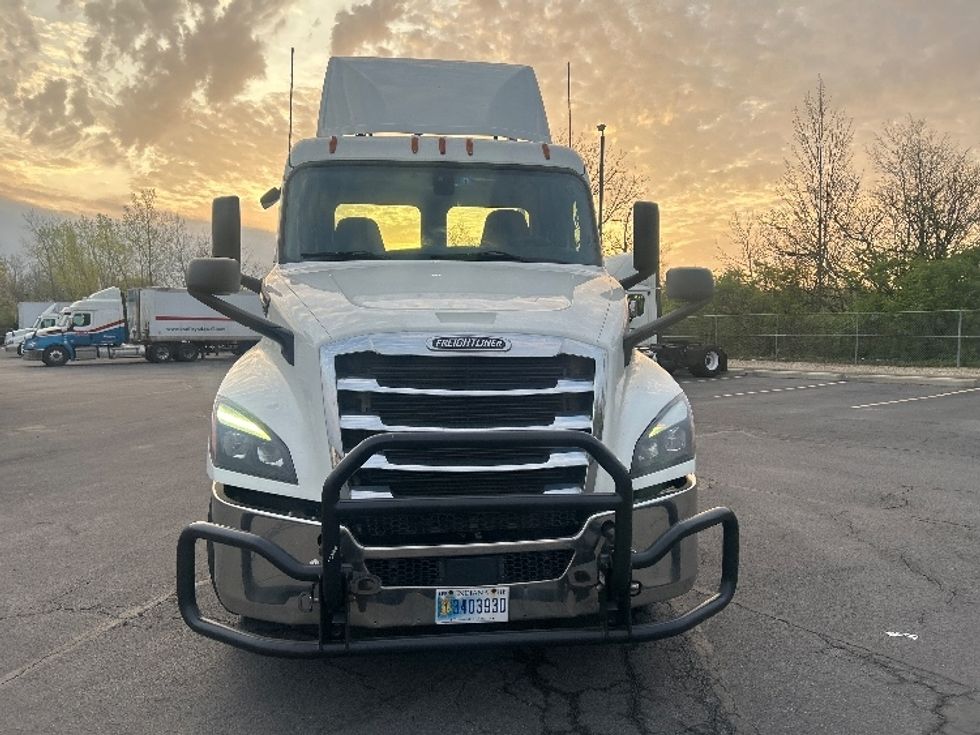 Day Cab Tractor-Heavy Duty Tractors-Freightliner-2019-T12664ST-Obetz-OH-647,329\n\t\tmiles-$ 27,250 - Image 2