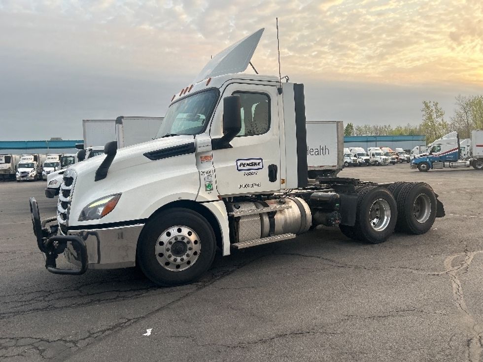 Day Cab Tractor-Heavy Duty Tractors-Freightliner-2019-T12664ST-Obetz-OH-647,329\n\t\tmiles-$ 27,250 - Image 3