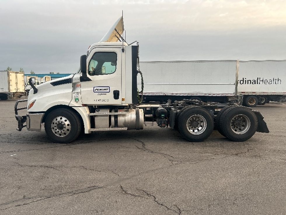 Day Cab Tractor-Heavy Duty Tractors-Freightliner-2019-T12664ST-Obetz-OH-647,329\n\t\tmiles-$ 27,250 - Image 4