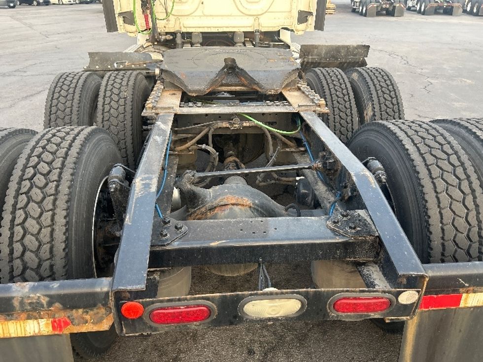 Day Cab Tractor-Heavy Duty Tractors-Freightliner-2019-T12664ST-Obetz-OH-647,329\n\t\tmiles-$ 27,250 - Image 6