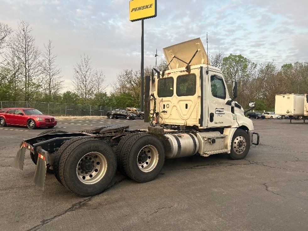 Day Cab Tractor-Heavy Duty Tractors-Freightliner-2019-T12664ST-Obetz-OH-647,329\n\t\tmiles-$ 27,250 - Image 7