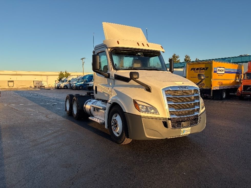 Day Cab Tractor-Heavy Duty Tractors-Freightliner-2019-T12664ST-Obetz-OH-774,928\n\t\tmiles-$ 23,250 - Image 1