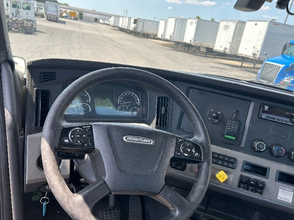 Day Cab Tractor-Heavy Duty Tractors-Freightliner-2019-T12664ST-Obetz-OH-774,928\n\t\tmiles-$ 23,250 - Image 11