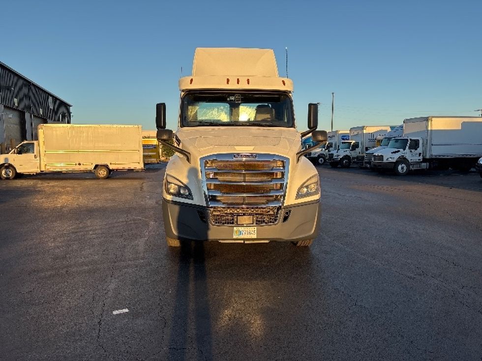 Day Cab Tractor-Heavy Duty Tractors-Freightliner-2019-T12664ST-Obetz-OH-774,928\n\t\tmiles-$ 23,250 - Image 2