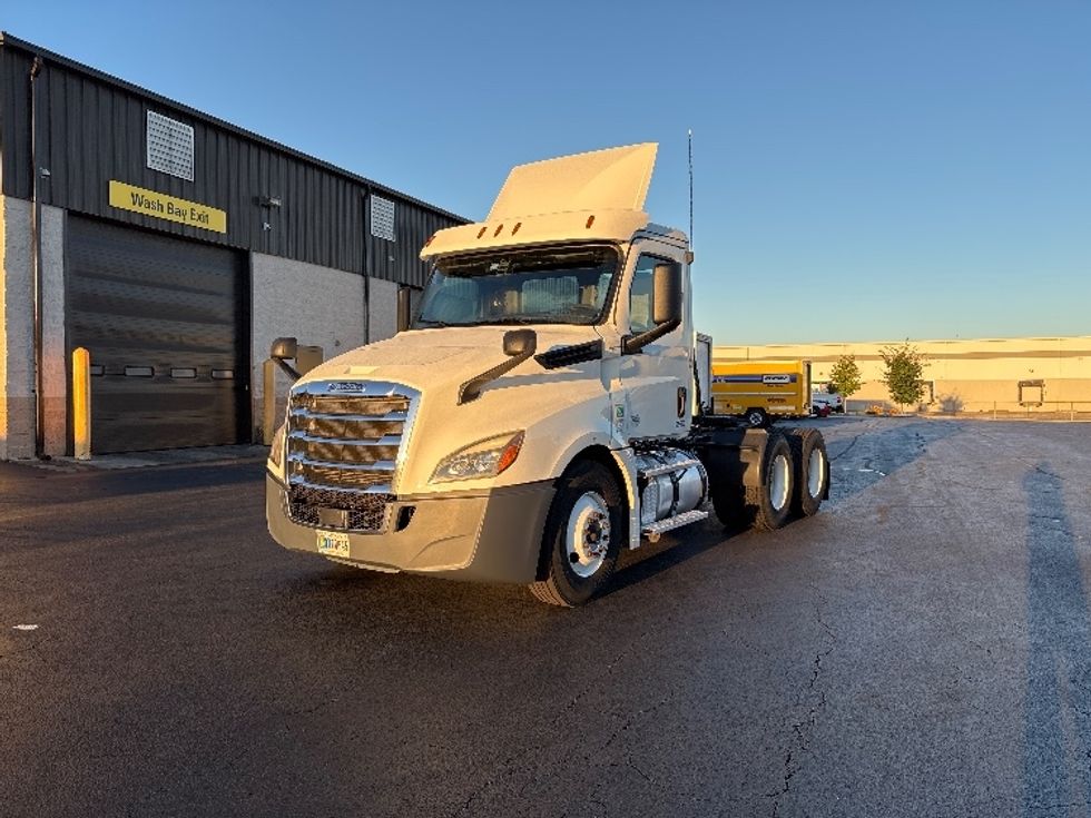 Day Cab Tractor-Heavy Duty Tractors-Freightliner-2019-T12664ST-Obetz-OH-774,928\n\t\tmiles-$ 23,250 - Image 3