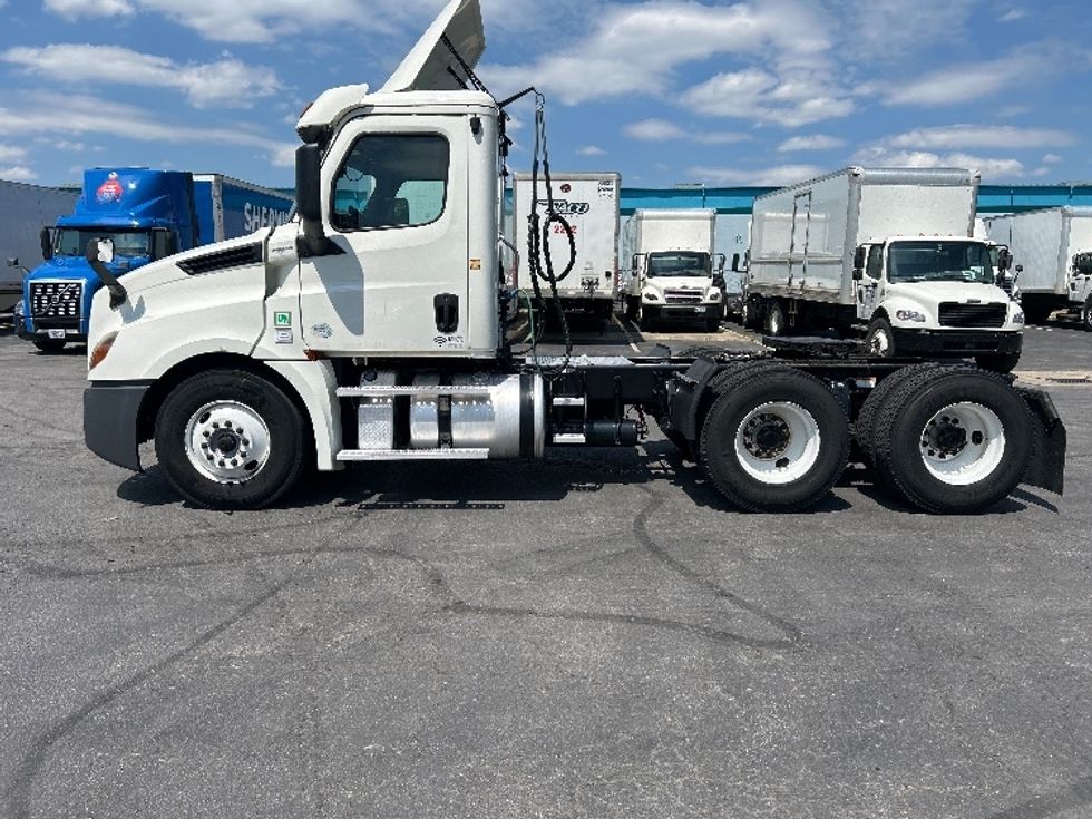 Day Cab Tractor-Heavy Duty Tractors-Freightliner-2019-T12664ST-Obetz-OH-774,928\n\t\tmiles-$ 23,250 - Image 4