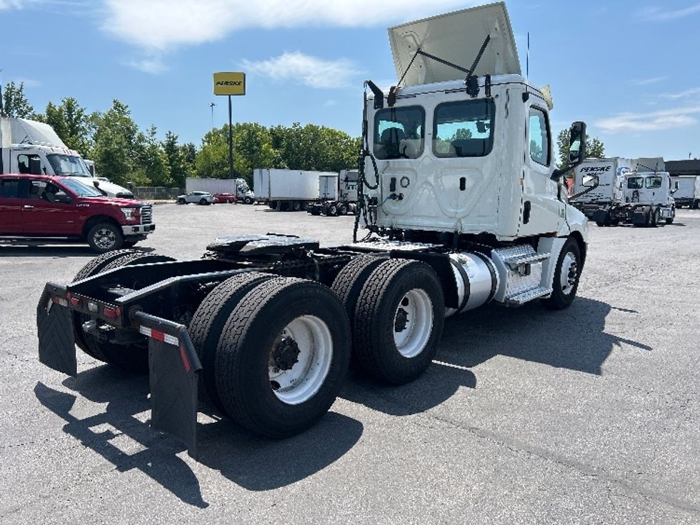 Day Cab Tractor-Heavy Duty Tractors-Freightliner-2019-T12664ST-Obetz-OH-774,928\n\t\tmiles-$ 23,250 - Image 7