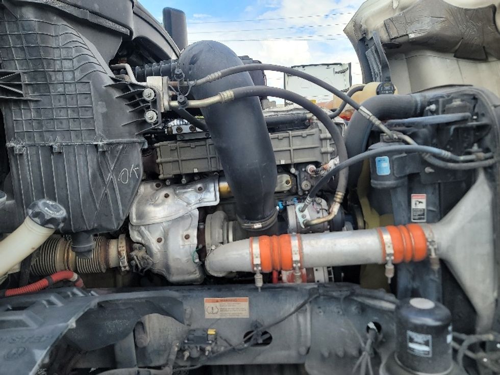 Day Cab Tractor-Heavy Duty Tractors-Freightliner-2019-T12664ST-Ocala-FL-282,795\n\t\tmiles-$ 52,000 - Image 15