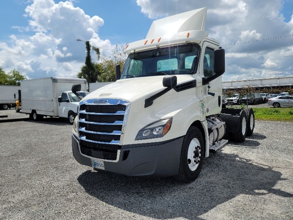 Day Cab Tractor-Heavy Duty Tractors-Freightliner-2019-T12664ST-Ocala-FL-282,795\n\t\tmiles-$ 52,000 - Image 3