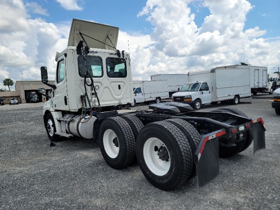 Day Cab Tractor-Heavy Duty Tractors-Freightliner-2019-T12664ST-Ocala-FL-282,795\n\t\tmiles-$ 52,000 - Image 5