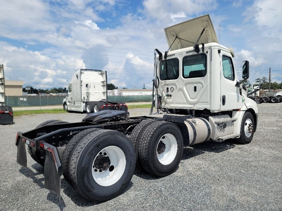 Day Cab Tractor-Heavy Duty Tractors-Freightliner-2019-T12664ST-Ocala-FL-282,795\n\t\tmiles-$ 52,000 - Image 7