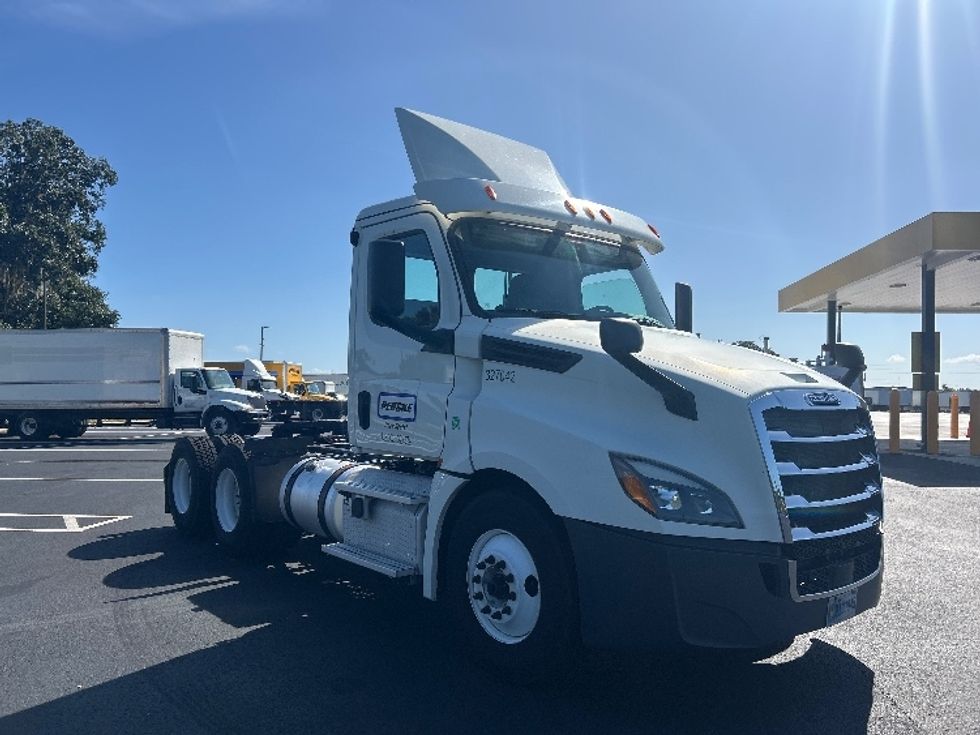 Day Cab Tractor-Heavy Duty Tractors-Freightliner-2019-T12664ST-Ocala-FL-327,435\n\t\tmiles-$ 46,000 - Image 1