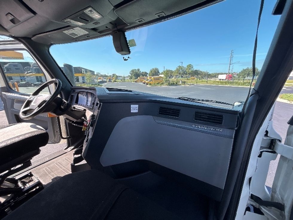 Day Cab Tractor-Heavy Duty Tractors-Freightliner-2019-T12664ST-Ocala-FL-327,435\n\t\tmiles-$ 46,000 - Image 13