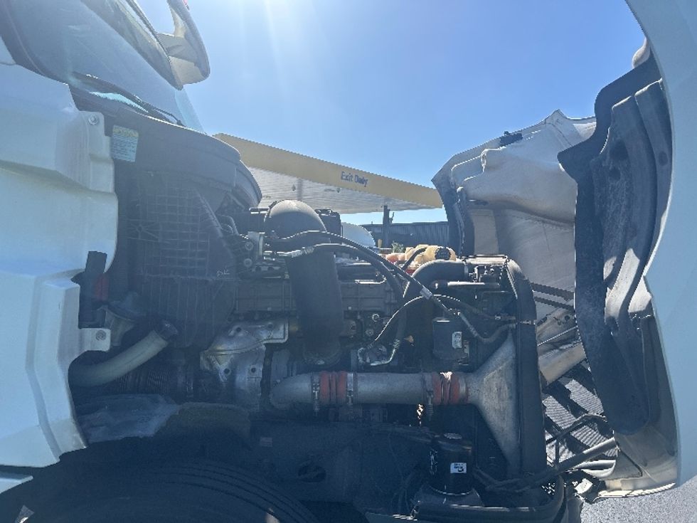 Day Cab Tractor-Heavy Duty Tractors-Freightliner-2019-T12664ST-Ocala-FL-327,435\n\t\tmiles-$ 46,000 - Image 15
