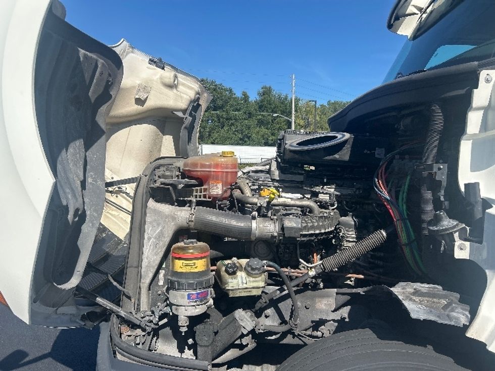 Day Cab Tractor-Heavy Duty Tractors-Freightliner-2019-T12664ST-Ocala-FL-327,435\n\t\tmiles-$ 46,000 - Image 16
