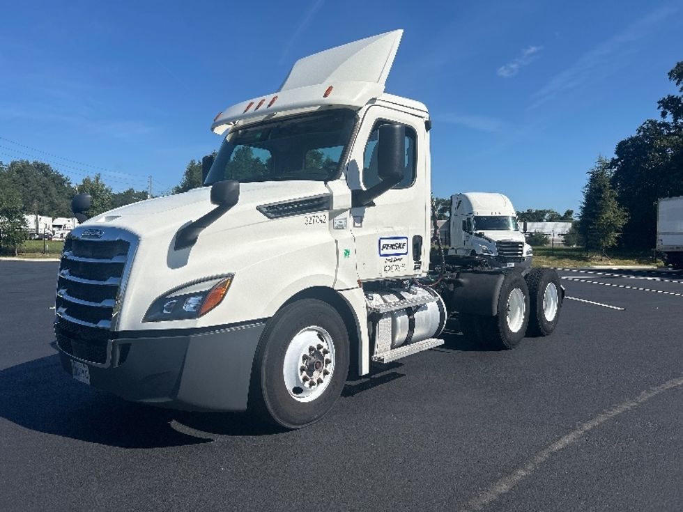 Day Cab Tractor-Heavy Duty Tractors-Freightliner-2019-T12664ST-Ocala-FL-327,435\n\t\tmiles-$ 46,000 - Image 3