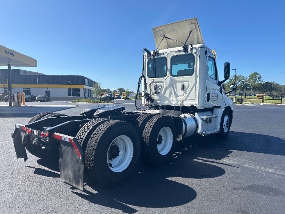 Day Cab Tractor-Heavy Duty Tractors-Freightliner-2019-T12664ST-Ocala-FL-327,435\n\t\tmiles-$ 46,000 - Image 7